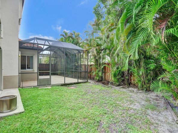 11290 Renaissance Rd, Cooper City FL 33026