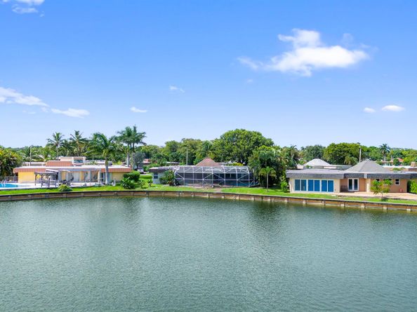 6106 Royal Poinciana Lane, Tamarac FL 33319