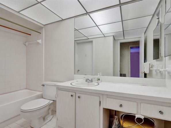 2990 NE 16th Ave 201, Oakland Park FL 33334