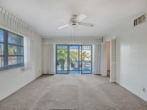 2990 NE 16th Ave 201, Oakland Park FL 33334
