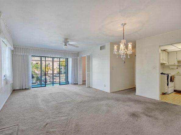 2990 NE 16th Ave 201, Oakland Park FL 33334