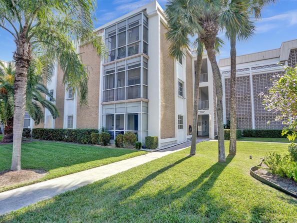 2990 NE 16th Ave 201, Oakland Park FL 33334