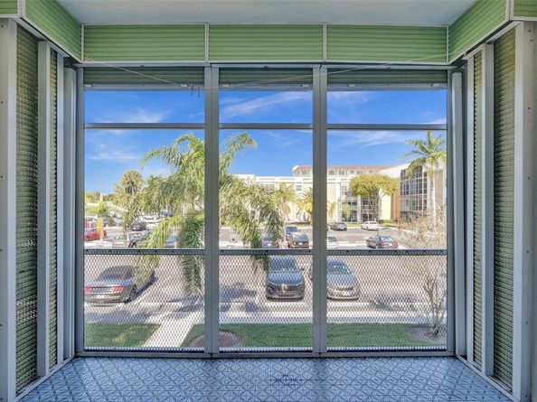2990 NE 16th Ave 201, Oakland Park FL 33334