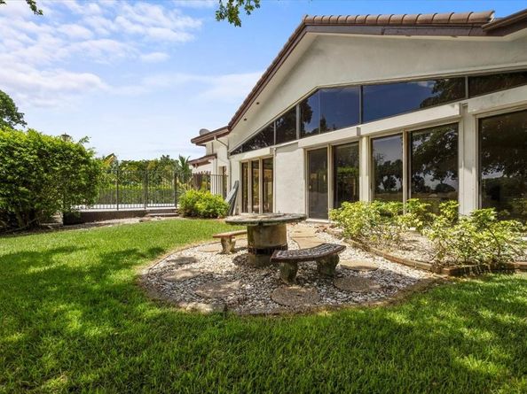5304 Woodlands Blvd, Fort Lauderdale FL 33319