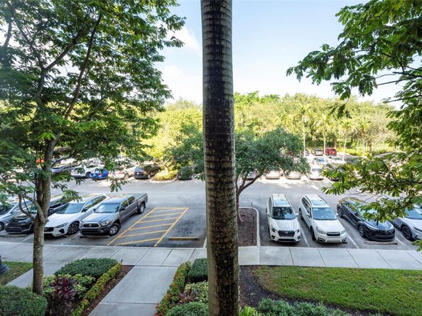 16102 Emerald Estates Dr 207, Weston FL 33331