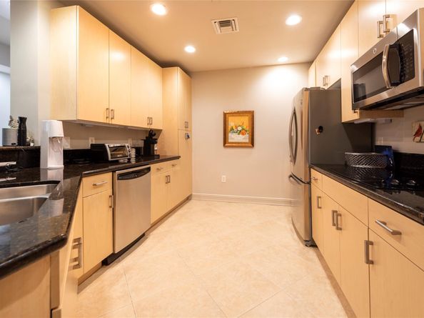 16102 Emerald Estates Dr 207, Weston FL 33331