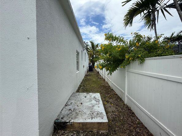 2190 SW 16th St, Miami FL 33145