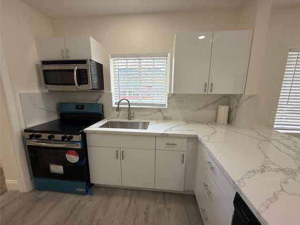 2190 SW 16th St, Miami FL 33145