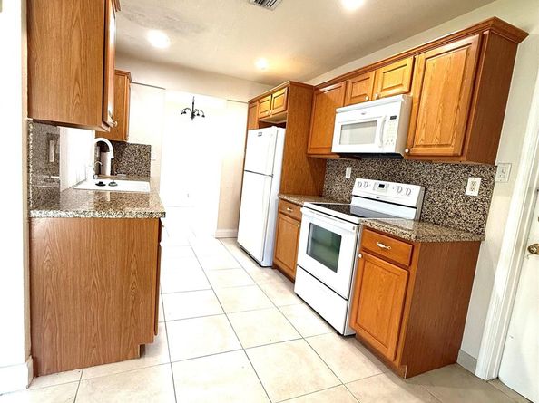 4605 NW 49th St, Tamarac FL 33319