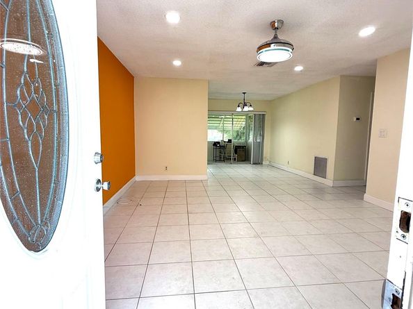 4605 NW 49th St, Tamarac FL 33319