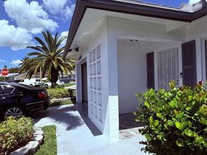 4605 NW 49th St, Tamarac FL 33319