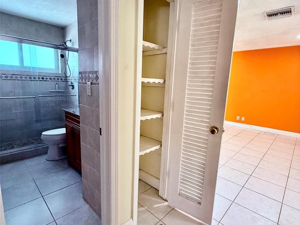 4605 NW 49th St, Tamarac FL 33319