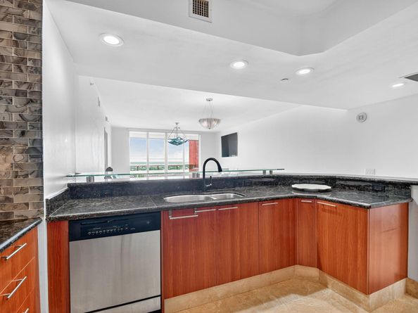 2640 Lake Shore Drive 1710, Riviera Beach FL 33404