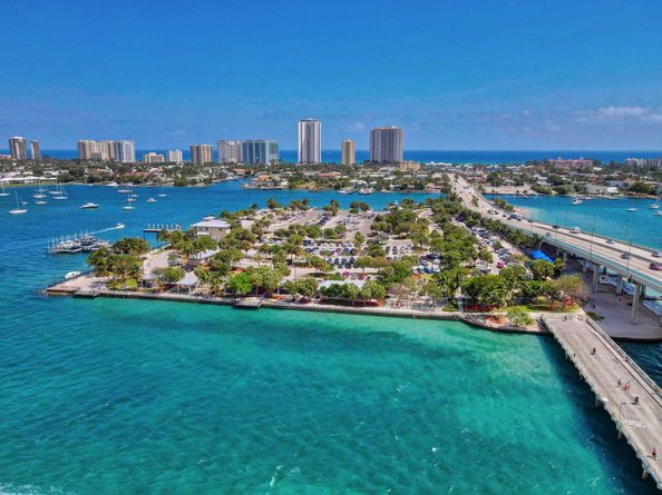 2640 Lake Shore Drive 1710, Riviera Beach FL 33404