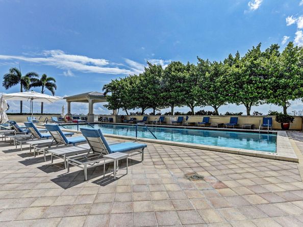 2640 Lake Shore Drive 1710, Riviera Beach FL 33404