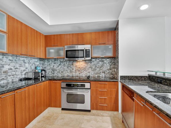 2640 Lake Shore Drive 1710, Riviera Beach FL 33404