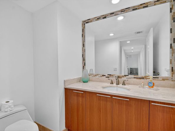 2640 Lake Shore Drive 1710, Riviera Beach FL 33404