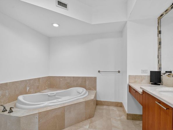 2640 Lake Shore Drive 1710, Riviera Beach FL 33404