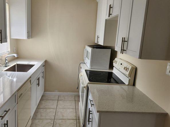 3136 N Seacrest Blvd, Boynton Beach FL 33435