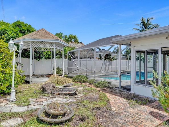 1410 SE 12th Ave, Deerfield Beach FL 33441