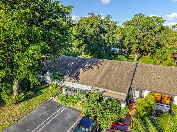 77 Westecunk Drive, Royal Palm Beach FL 33411