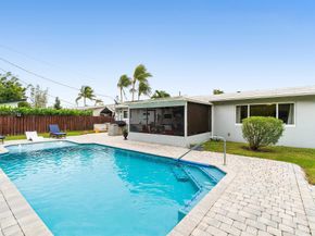 301 Se 10th Court, Deerfield Beach FL 33441
