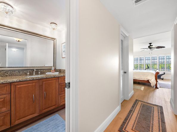 2185 Ibis Isle Road 7, Palm Beach FL 33480