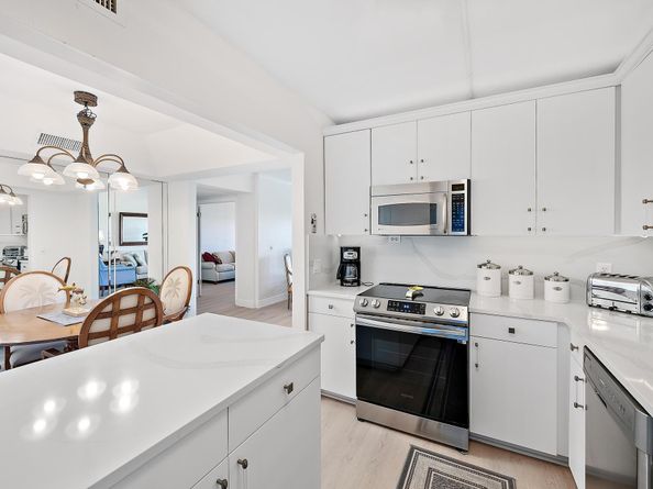 2185 Ibis Isle Road 7, Palm Beach FL 33480