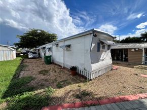 8725 SW 16th Ct, Davie FL 33324