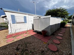 8725 SW 16th Ct, Davie FL 33324