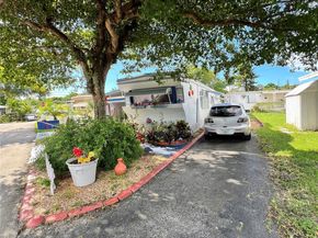 8725 SW 16th Ct, Davie FL 33324