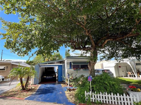 8725 SW 16th Ct, Davie FL 33324