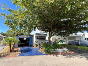 8725 SW 16th Ct, Davie FL 33324