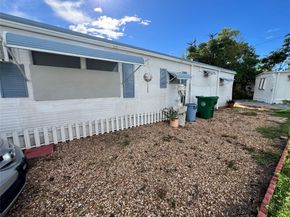 8725 SW 16th Ct, Davie FL 33324
