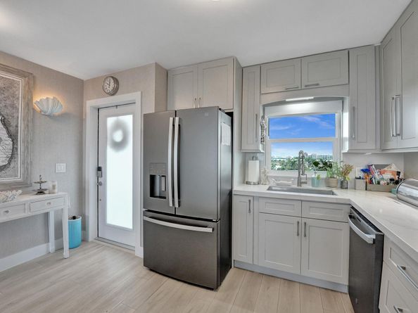 231 E Lantana Road 702, Lantana FL 33462