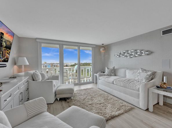 231 E Lantana Road 702, Lantana FL 33462
