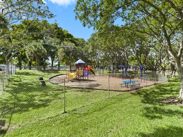 2106 S Cypress Bend Dr 506, Pompano Beach FL 33069