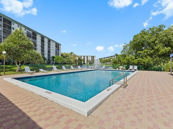 2106 S Cypress Bend Dr 506, Pompano Beach FL 33069