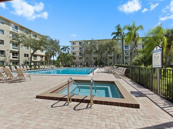 2106 S Cypress Bend Dr 506, Pompano Beach FL 33069