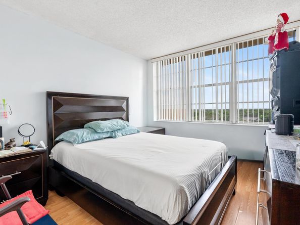 1200 Saint Charles Pl PH 21, Pembroke Pines FL 33026