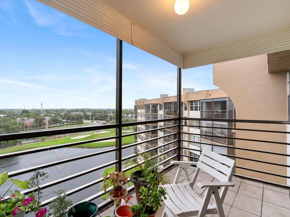 1200 Saint Charles Pl PH 21, Pembroke Pines FL 33026