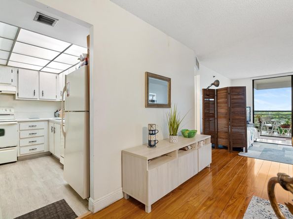 1200 Saint Charles Pl PH 21, Pembroke Pines FL 33026