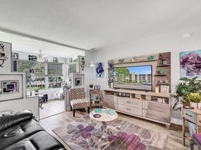 9480 Poinciana Pl 201, Davie FL 33324