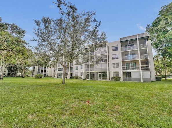 9480 Poinciana Pl 201, Davie FL 33324
