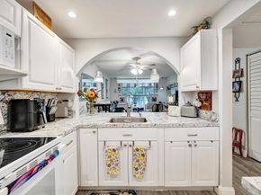 9480 Poinciana Pl 201, Davie FL 33324