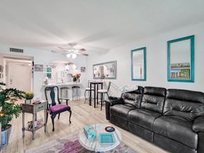 9480 Poinciana Pl 201, Davie FL 33324