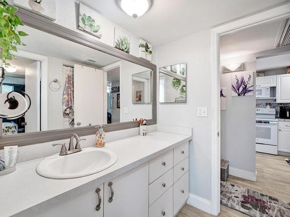 9480 Poinciana Pl 201, Davie FL 33324