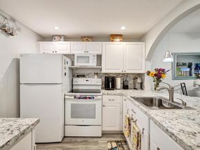 9480 Poinciana Pl 201, Davie FL 33324