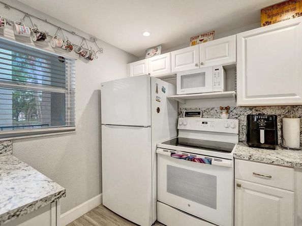 9480 Poinciana Pl 201, Davie FL 33324