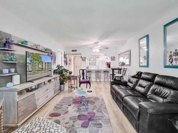 9480 Poinciana Pl 201, Davie FL 33324